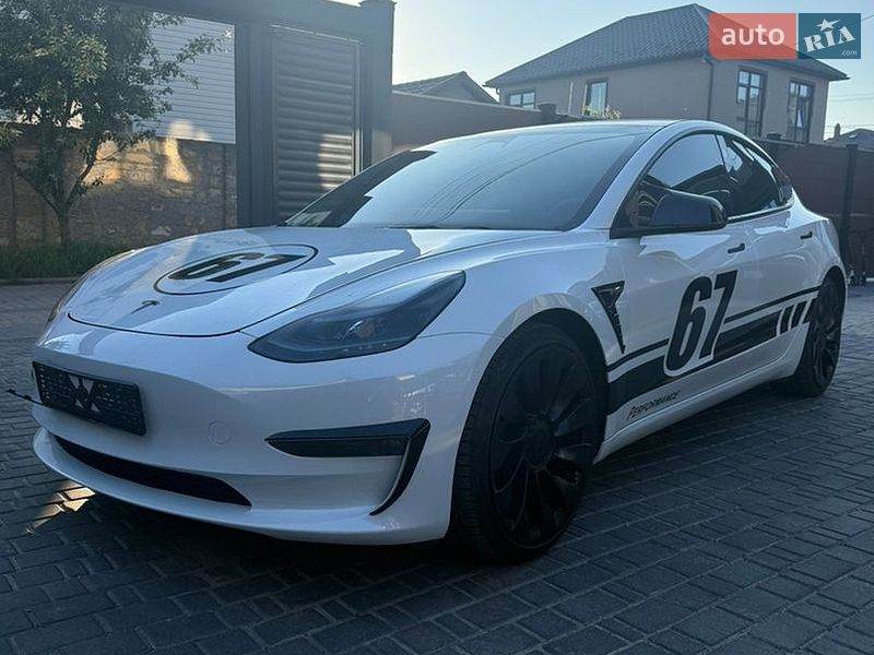 Седан Tesla Model 3 2023 в Одессе