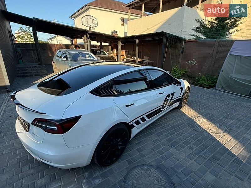 Седан Tesla Model 3 2023 в Одессе