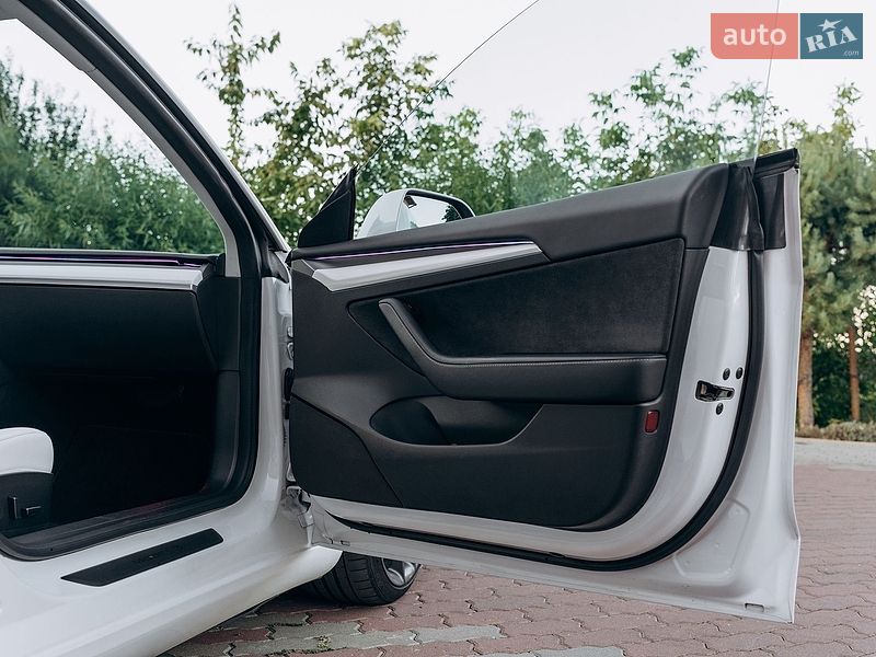 Седан Tesla Model 3 2023 в Киеве фото 16 Седан Tesla Model 3 2023 в Киеве