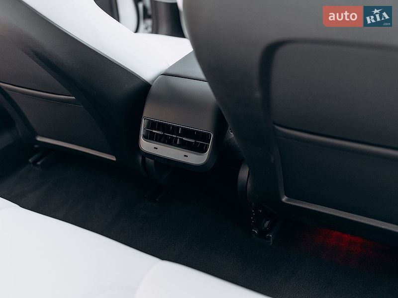 Седан Tesla Model 3 2023 в Киеве фото 20 Седан Tesla Model 3 2023 в Киеве