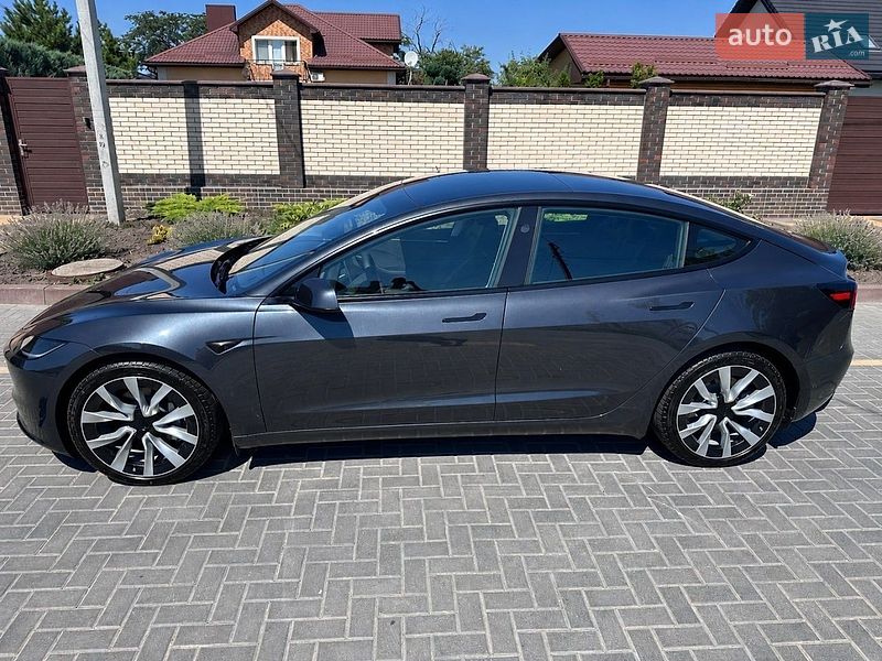 Седан Tesla Model 3 2025 в Кропивницком