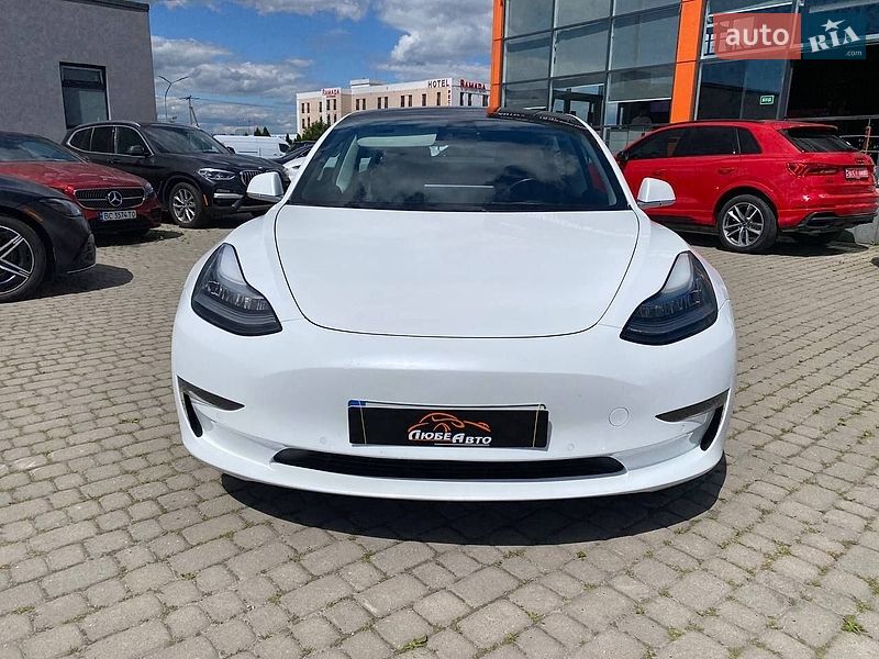 Седан Tesla Model 3 2018 в Львове