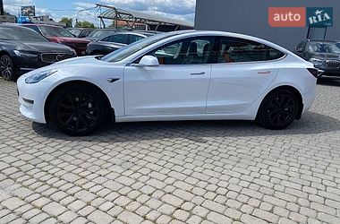 Седан Tesla Model 3 2018 в Львове