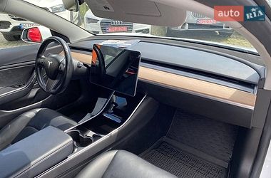 Седан Tesla Model 3 2018 в Львове