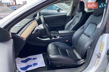 Седан Tesla Model 3 2018 в Львове