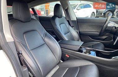 Седан Tesla Model 3 2018 в Львове