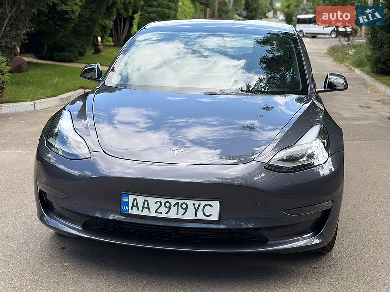 Седан Tesla Model 3 2021 в Киеве