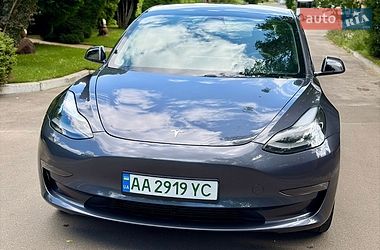 Седан Tesla Model 3 2021 в Киеве
