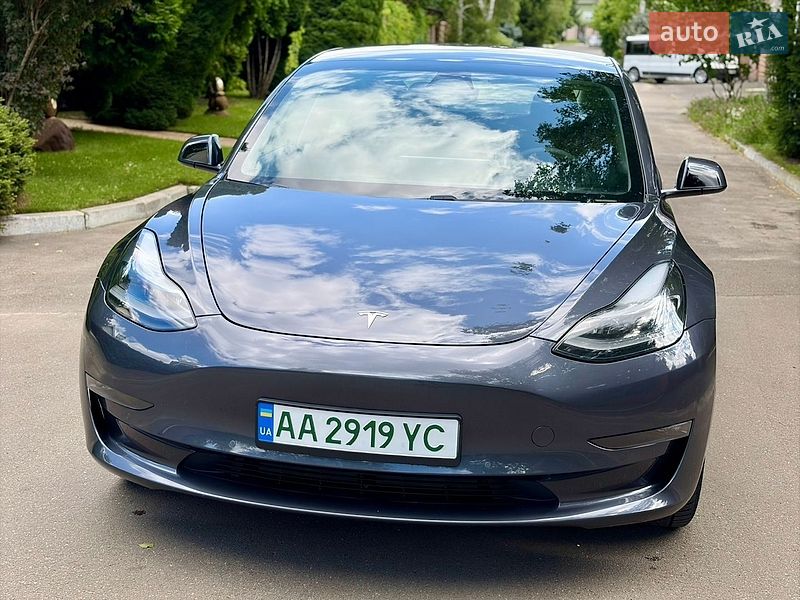 Седан Tesla Model 3 2021 в Киеве