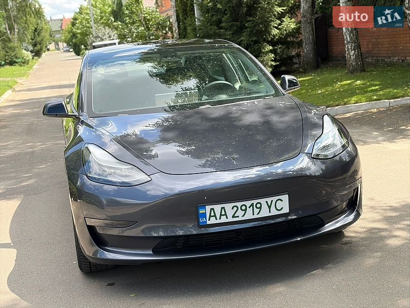 Седан Tesla Model 3 2021 в Киеве