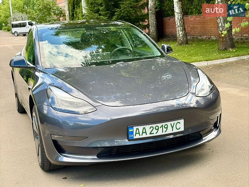 Седан Tesla Model 3 2021 в Киеве