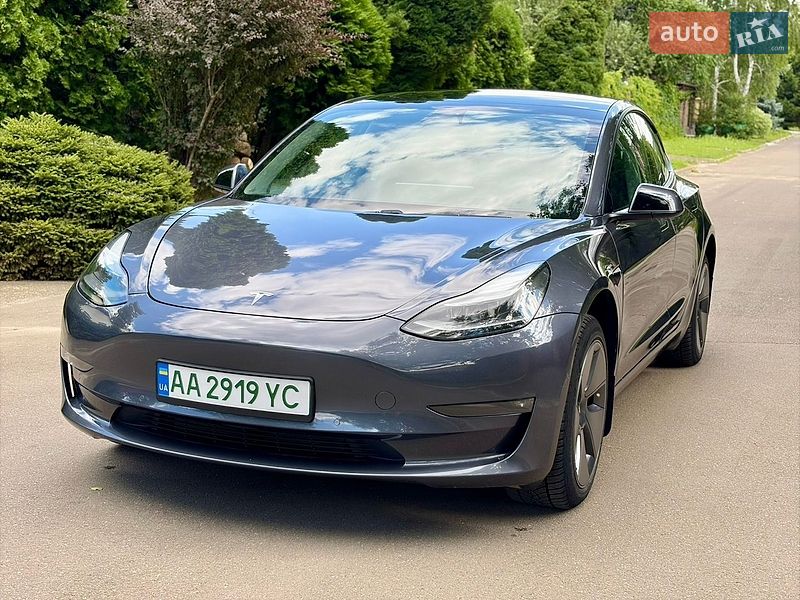 Седан Tesla Model 3 2021 в Киеве