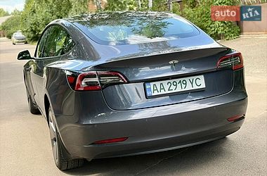 Седан Tesla Model 3 2021 в Киеве