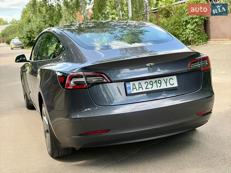 Седан Tesla Model 3 2021 в Киеве