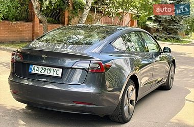 Седан Tesla Model 3 2021 в Киеве