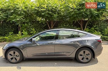 Седан Tesla Model 3 2021 в Киеве
