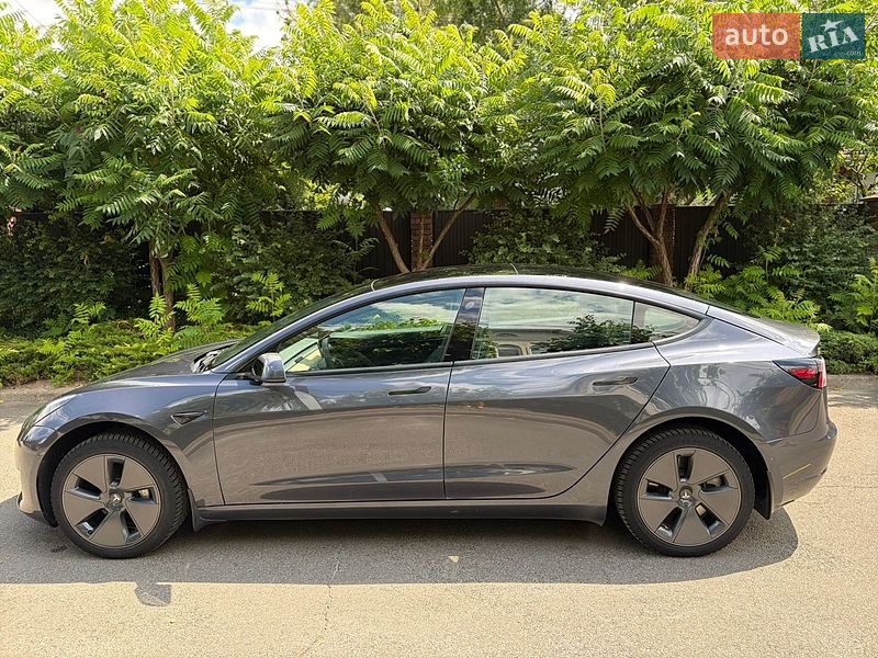 Седан Tesla Model 3 2021 в Киеве