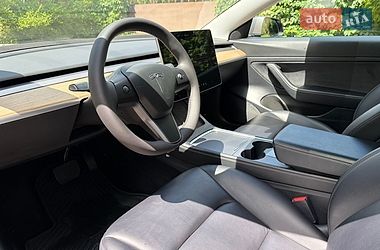 Седан Tesla Model 3 2021 в Киеве