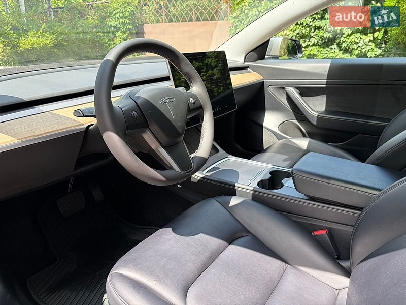 Седан Tesla Model 3 2021 в Киеве
