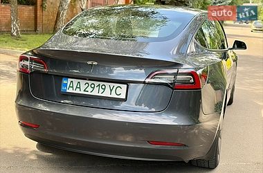 Седан Tesla Model 3 2021 в Киеве