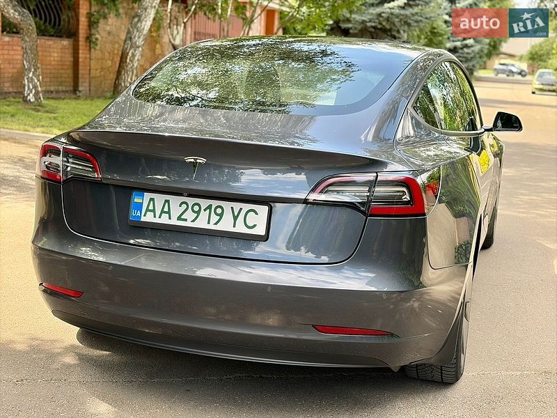 Седан Tesla Model 3 2021 в Киеве