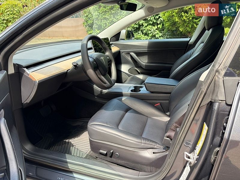 Седан Tesla Model 3 2021 в Киеве