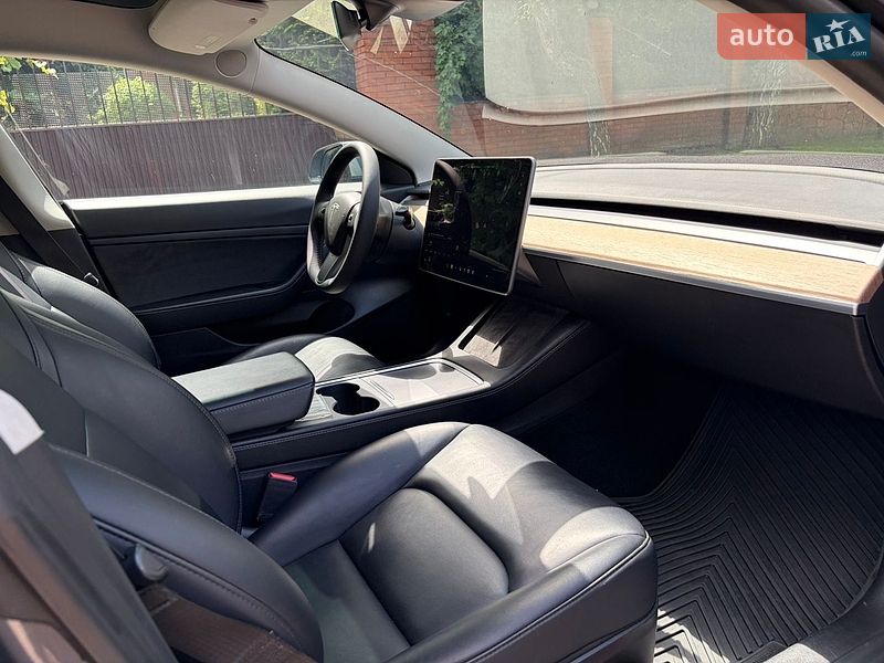 Седан Tesla Model 3 2021 в Киеве