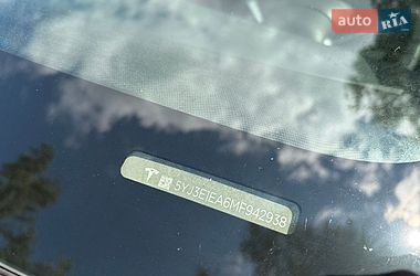 Седан Tesla Model 3 2021 в Киеве