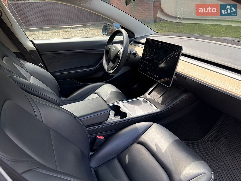 Седан Tesla Model 3 2021 в Киеве