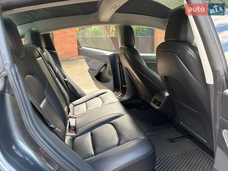 Седан Tesla Model 3 2021 в Киеве