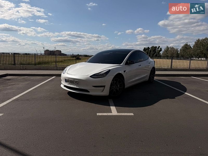 Tesla Model 3 2019