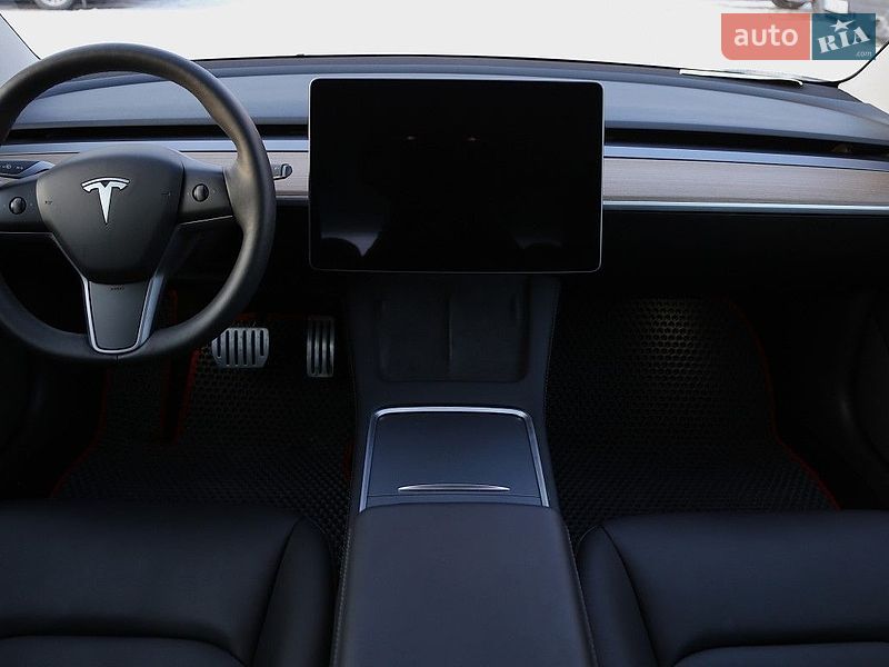 Седан Tesla Model 3 2023 в Києві