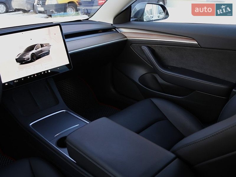 Седан Tesla Model 3 2023 в Києві