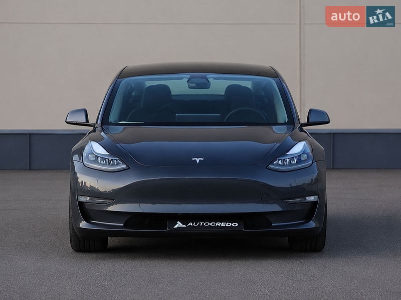 Седан Tesla Model 3 2023 в Києві