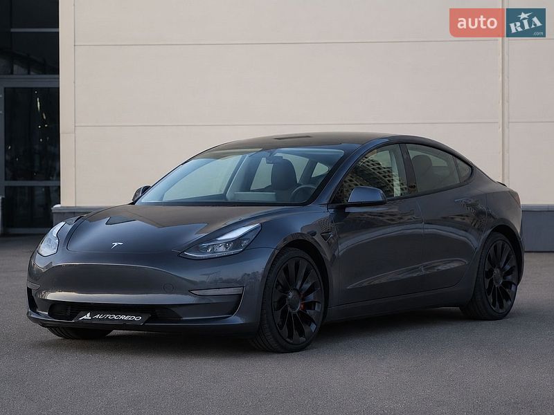 Седан Tesla Model 3 2023 в Києві