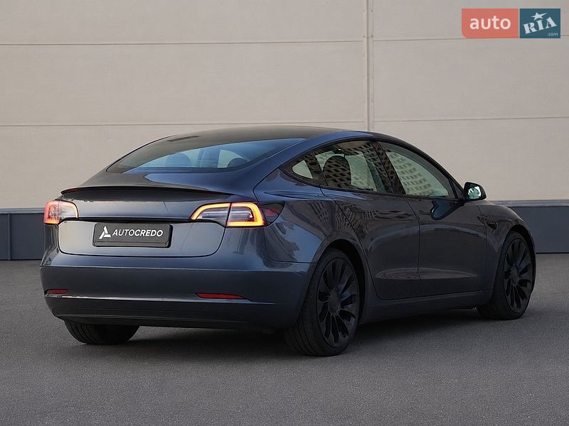Седан Tesla Model 3 2023 в Києві