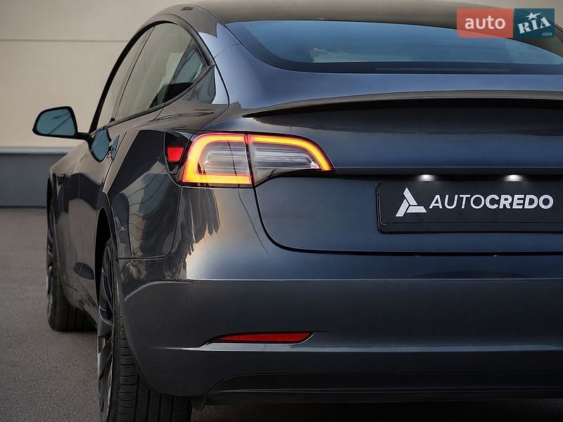 Седан Tesla Model 3 2023 в Києві