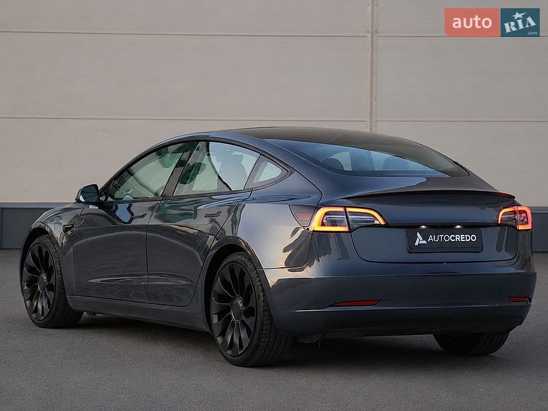 Седан Tesla Model 3 2023 в Києві