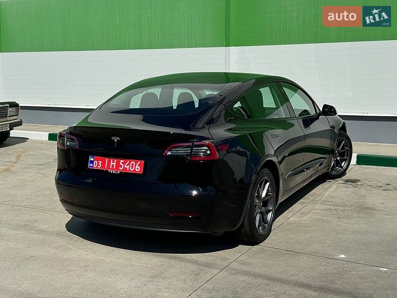 Седан Tesla Model 3 2022 в Олександрії