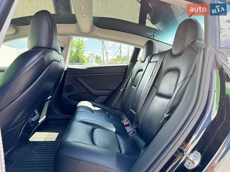 Седан Tesla Model 3 2022 в Олександрії