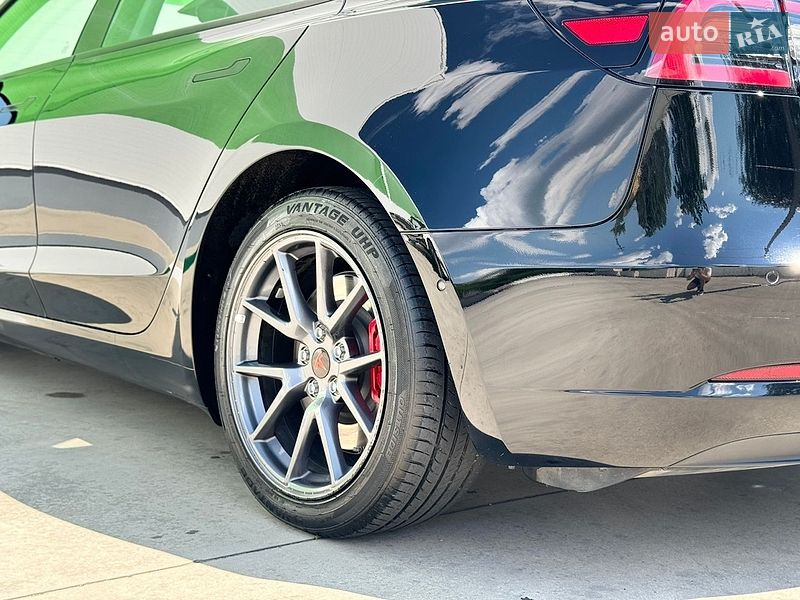 Седан Tesla Model 3 2022 в Олександрії