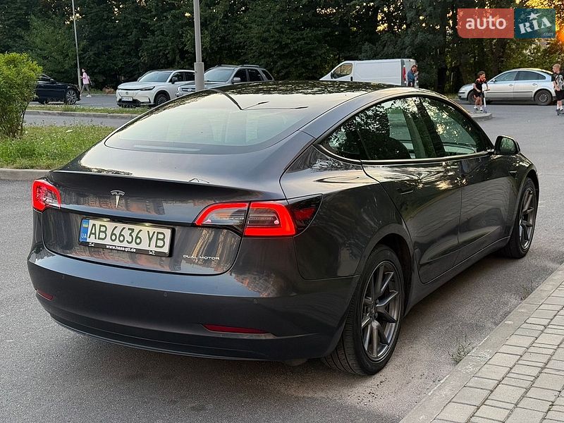 Седан Tesla Model 3 2021 в Виннице