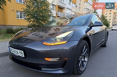 Седан Tesla Model 3 2021 в Виннице