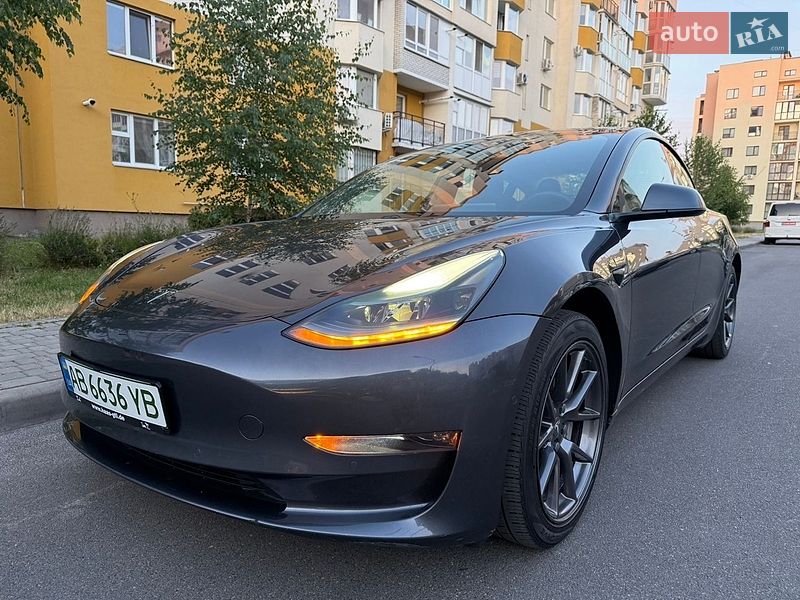Седан Tesla Model 3 2021 в Виннице