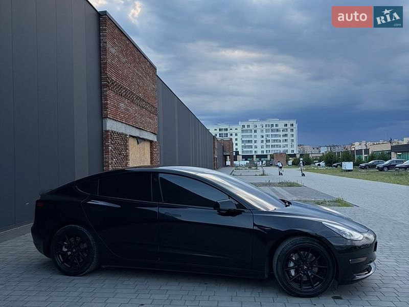 Седан Tesla Model 3 2021 в Хмельницькому