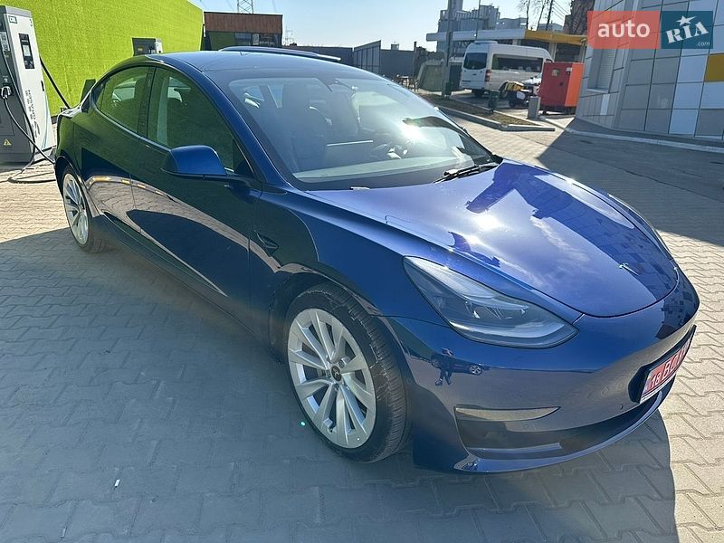 Седан Tesla Model 3 2022 в Киеве