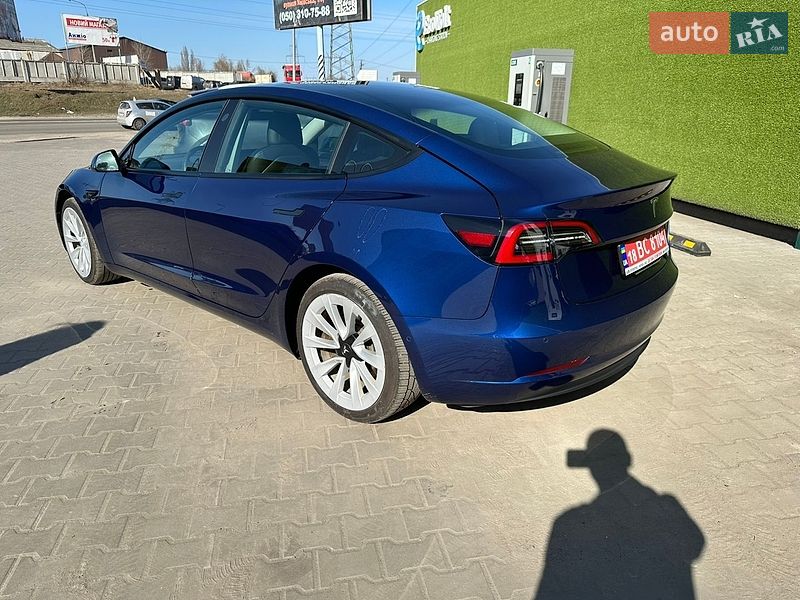 Седан Tesla Model 3 2022 в Киеве