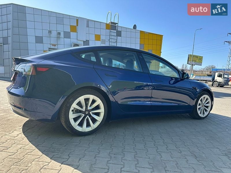 Седан Tesla Model 3 2022 в Киеве