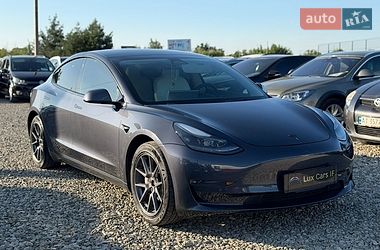 Седан Tesla Model 3 2022 в Ивано-Франковске фото Седан Tesla Model 3 2022 в Ивано-Франковске