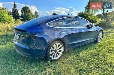 Седан Tesla Model 3 2018 в Львове
